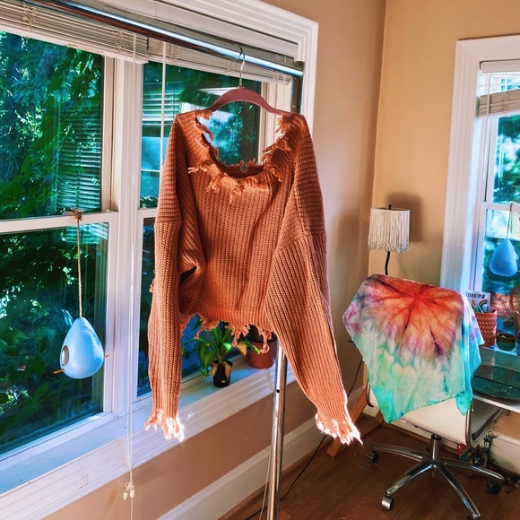 Distressed Cropped Gemini Sweater 🥰 V Neck - Picture 11 of 11